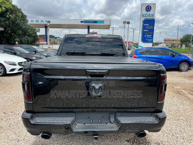 RAM 1500 2021 Black
