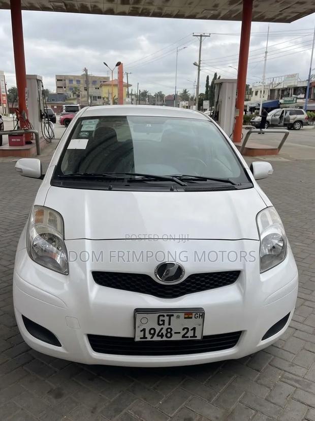 Toyota Vitz 2010 White