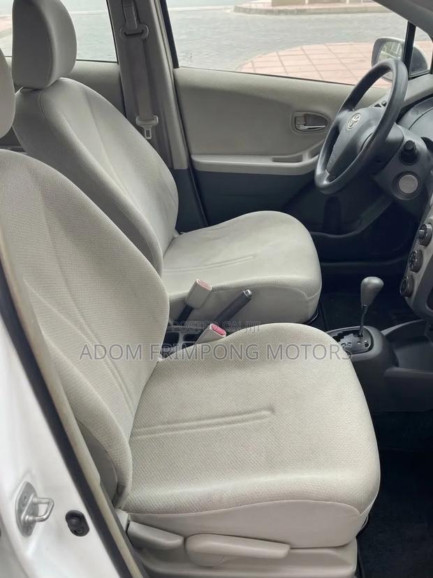 Toyota Vitz 2010 White