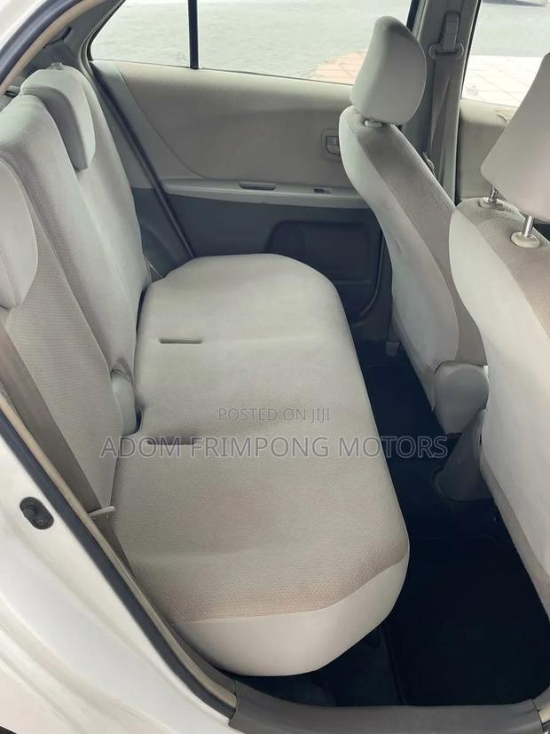 Toyota Vitz 2010 White