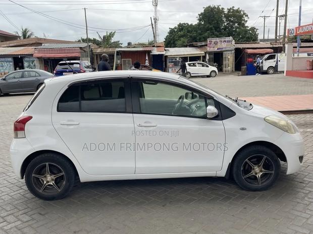 Toyota Vitz 2010 White