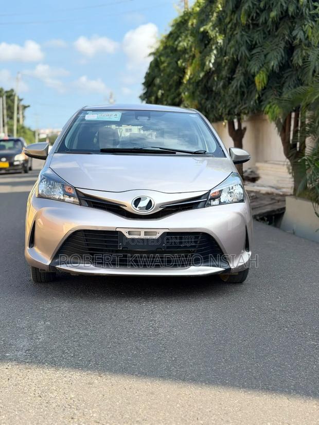 Toyota Vitz 1.0 FWD 5dr 2016 Gold