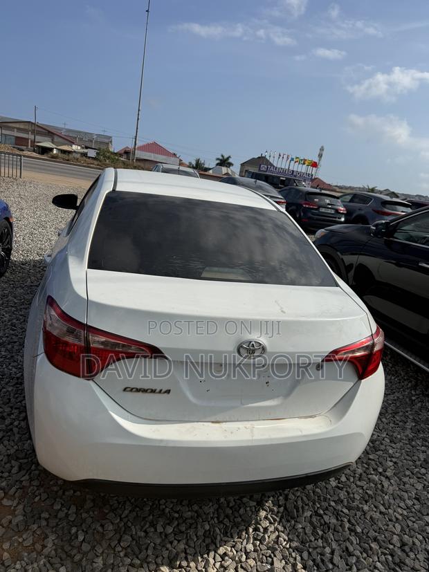 Toyota Corolla 2019 White