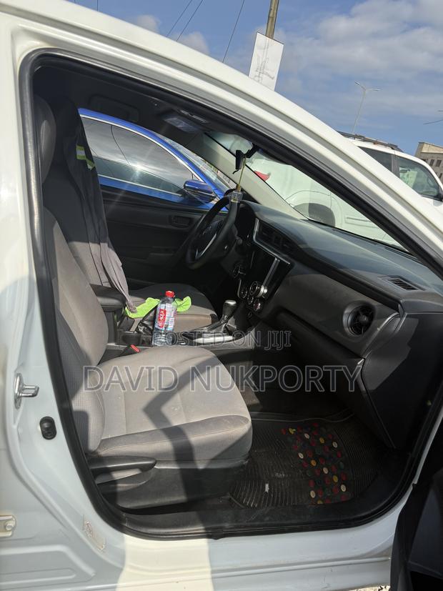 Toyota Corolla 2019 White