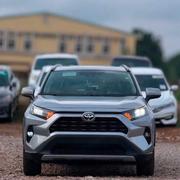 Toyota RAV4 XLE 2021 Silver for sale