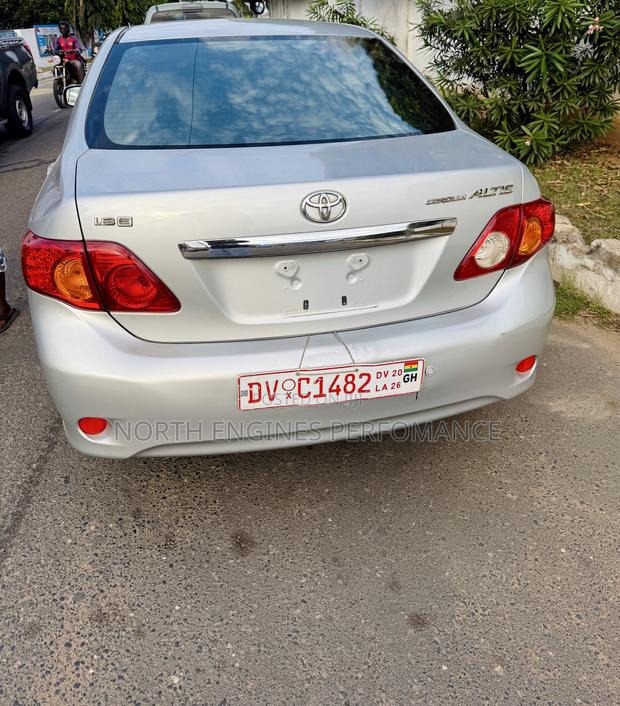 Toyota Corolla 2010 Silver