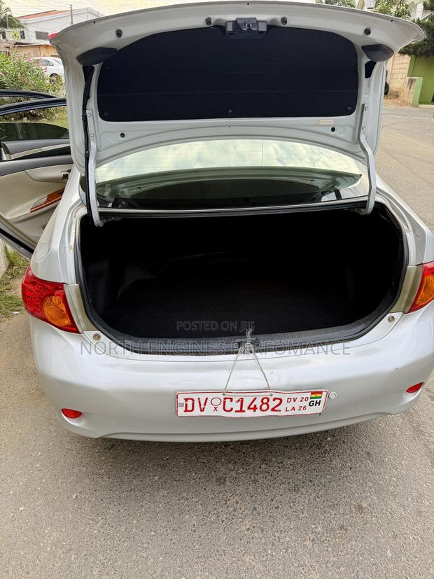 Toyota Corolla 2010 Silver
