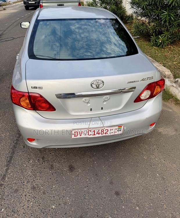 Toyota Corolla 2010 Silver