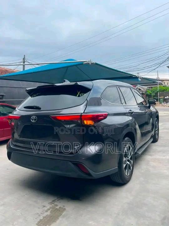 Toyota Highlander XLE 2022 Gray