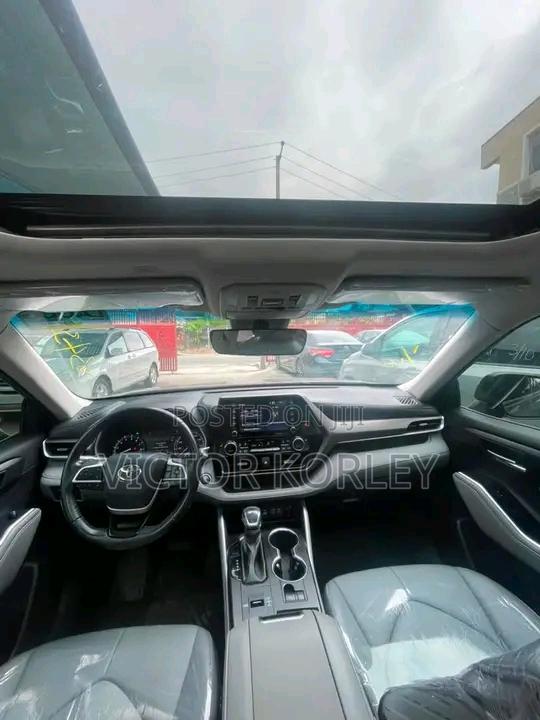 Toyota Highlander XLE 2022 Gray