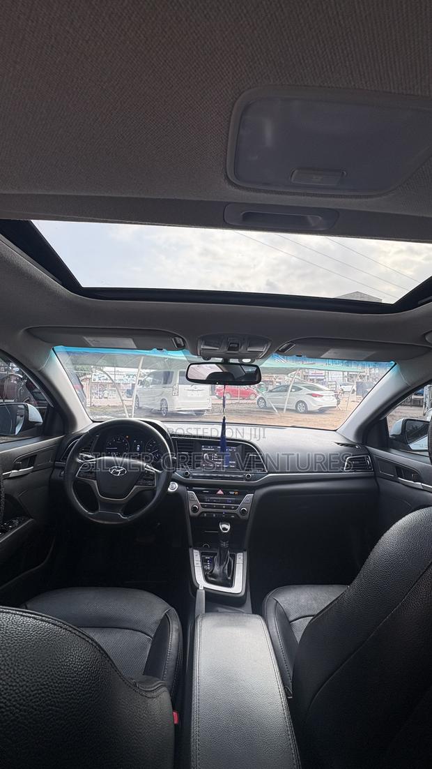 Hyundai Elantra Value Edition Sedan FWD (2.0L 4cyl 6A) 2017 White