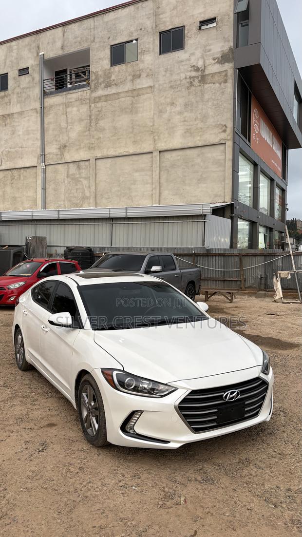 Hyundai Elantra Value Edition Sedan FWD (2.0L 4cyl 6A) 2017 White