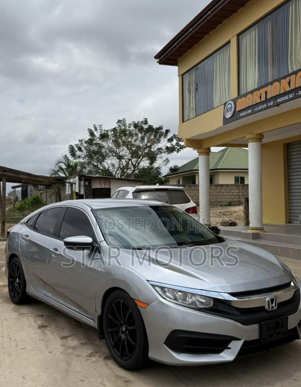 Honda Civic EX 4dr Hatchback (1.5L 4cyl) 2017 Silver