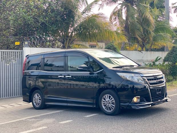 Toyota Esquire 2.0 AWD (7 seater) 2016 Black