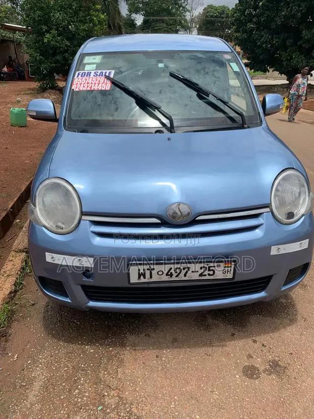 Toyota Sienta 2014 Blue