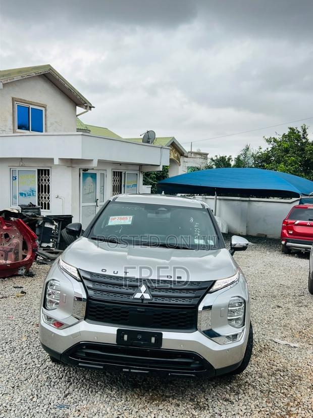 Mitsubishi Outlander SE 2022 Gray
