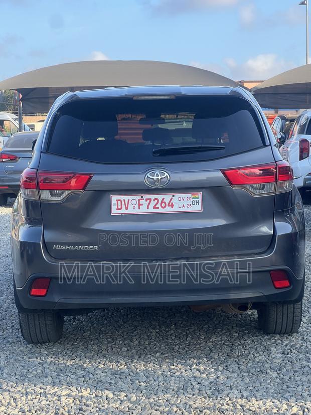 Toyota Highlander LE 2019 Gray
