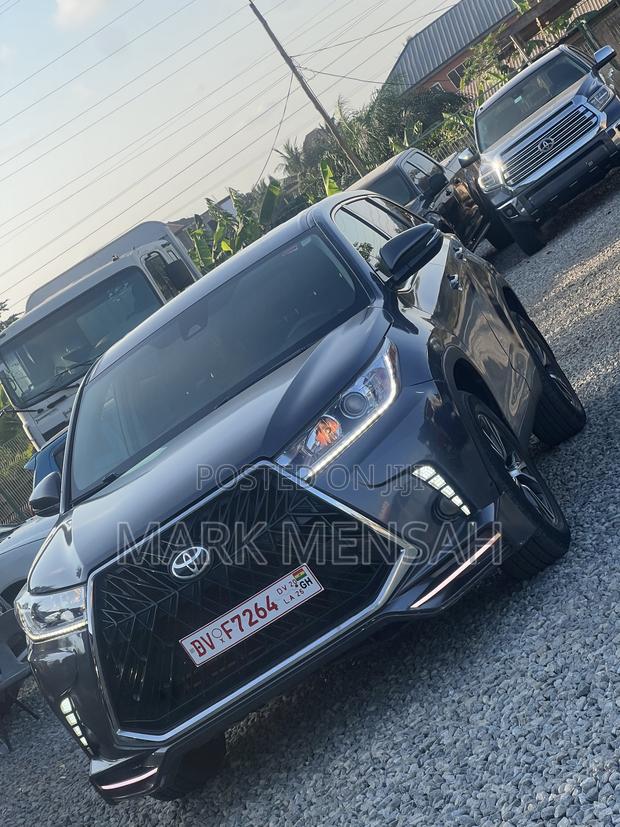 Toyota Highlander LE 2019 Gray