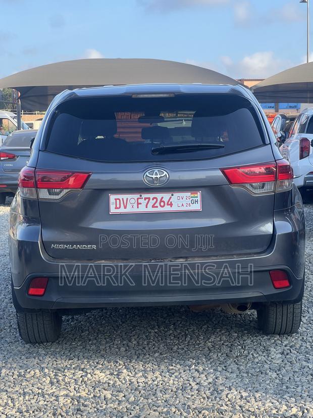 Toyota Highlander LE 2019 Gray