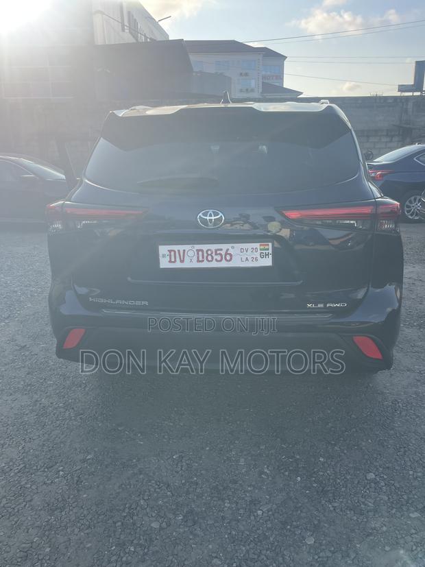 Toyota Highlander XLE 2022 Blue