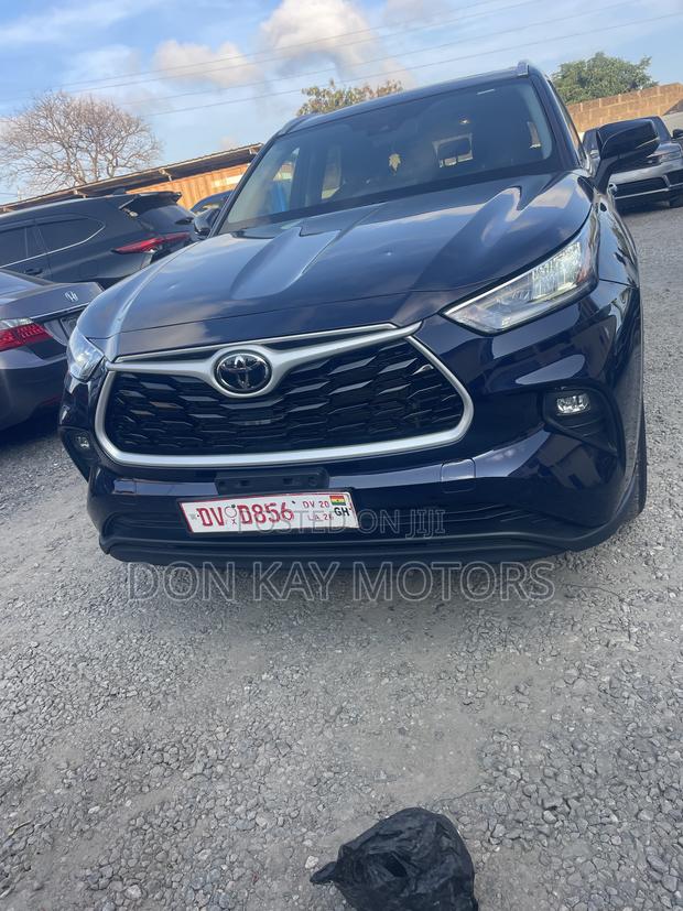 Toyota Highlander XLE 2022 Blue