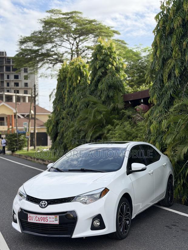 Toyota Corolla S 4dr Sedan (1.8L 4cyl CVT) 2014 White