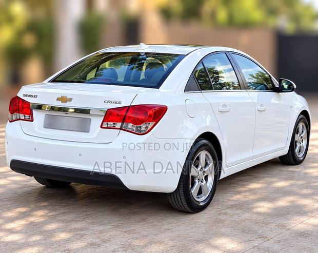 Chevrolet Cruze 2011 White