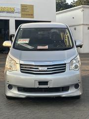 Toyota Noah 2.0 143hp AWD (7 Seater) 2013 Silver for sale
