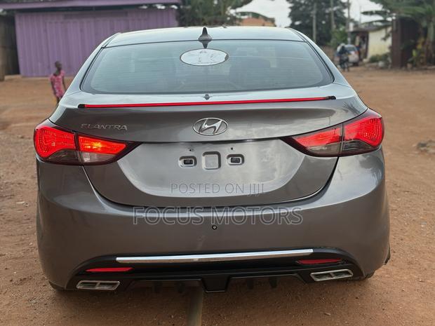Hyundai Elantra Limited Sedan FWD (1.8L 4cyl 6A) 2013 Gray