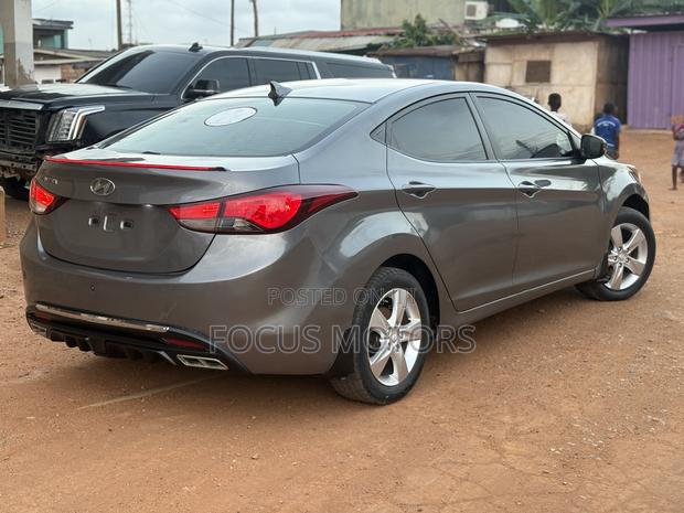 Hyundai Elantra Limited Sedan FWD (1.8L 4cyl 6A) 2013 Gray