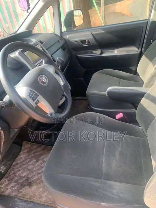 Toyota Voxy 2013 Black