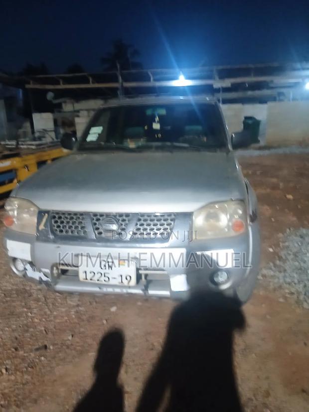 Nissan Hardbody 2016 Silver