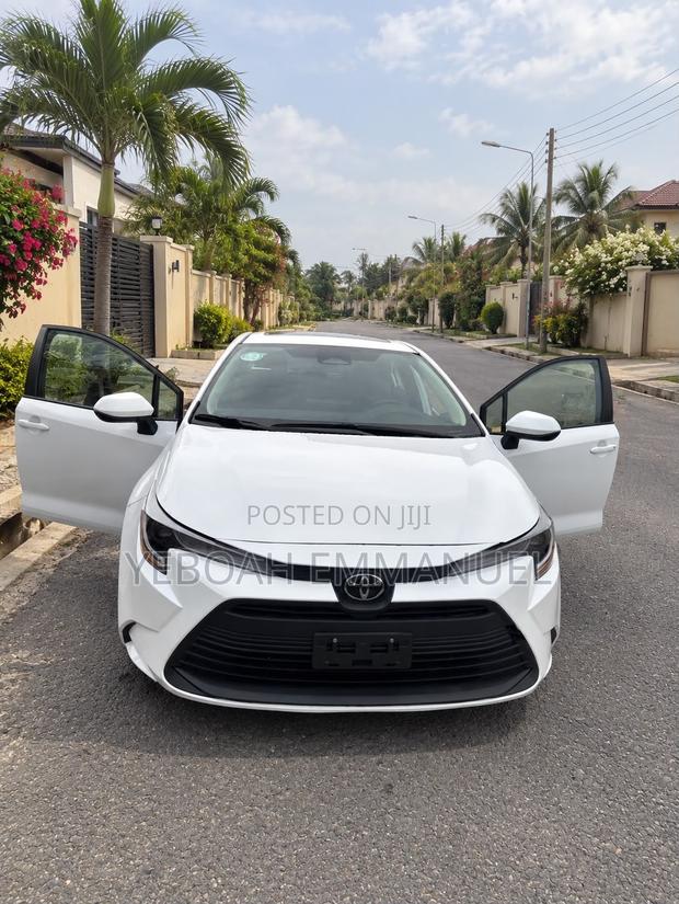 New Toyota Corolla Hybrid LE 2025 White