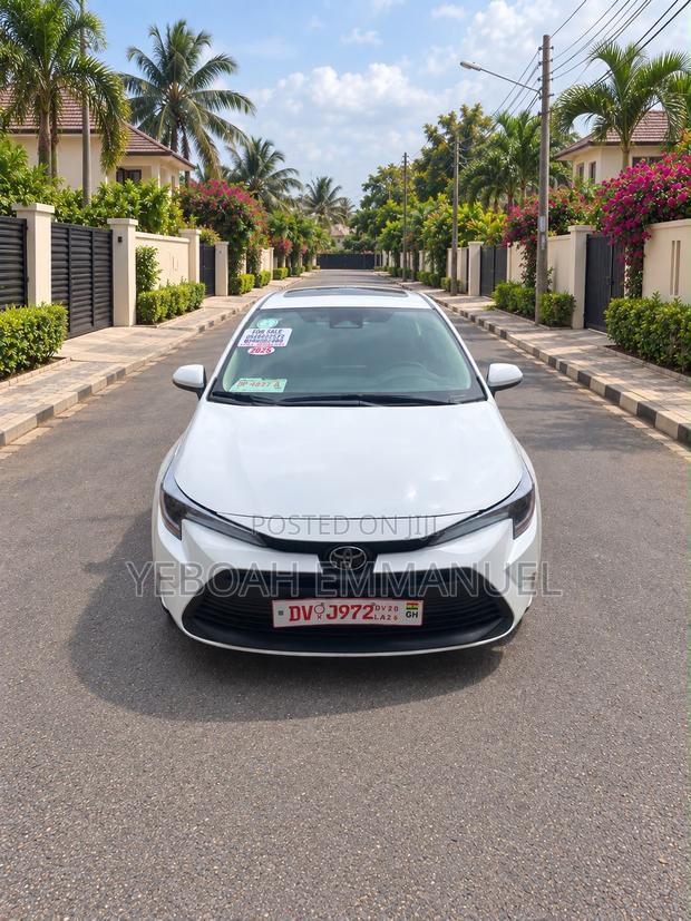 New Toyota Corolla Hybrid LE 2025 White