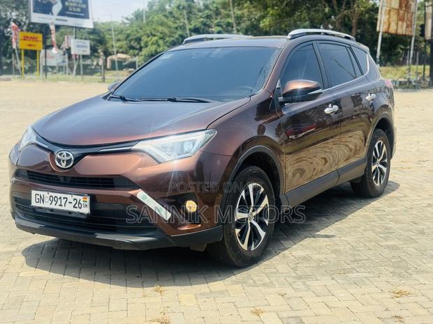 Toyota RAV4 Limited AWD (2.5L 4cyl 6A) 2017 Brown