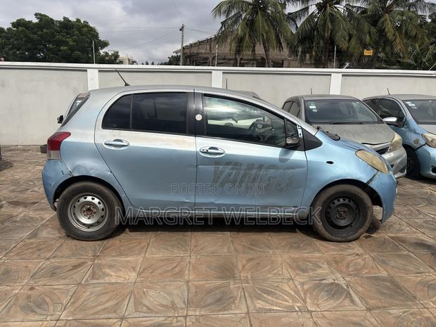 Toyota Vitz 1.5 FWD 3dr 2010 Blue