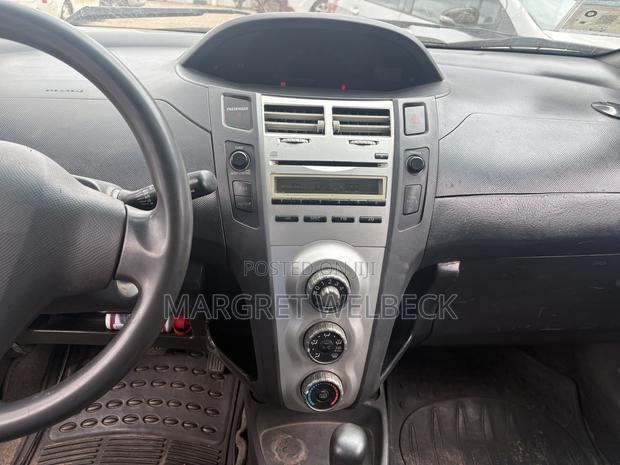 Toyota Vitz 1.5 FWD 3dr 2010 Blue