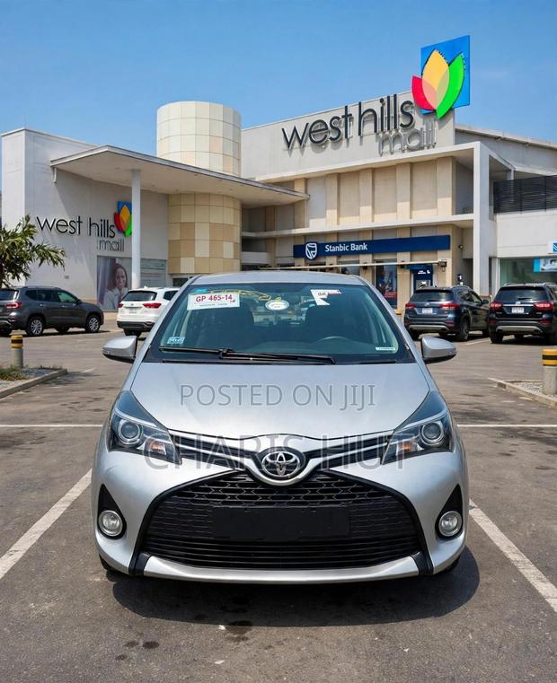 Toyota Yaris SE Hatchback 5dr 2015 Silver