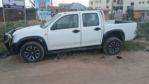 Isuzu D-MAX 2002 White