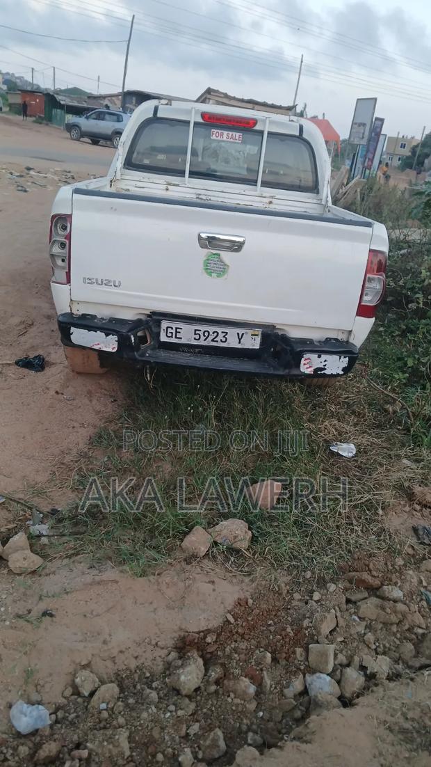 Isuzu D-MAX 2002 White