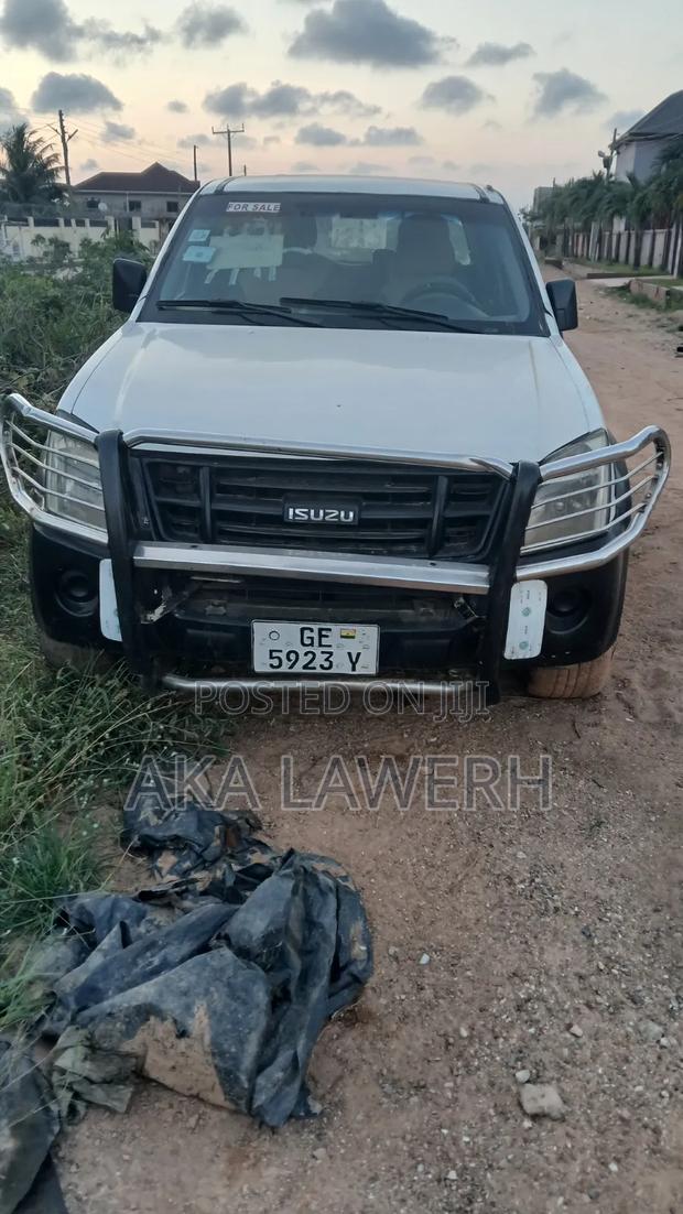 Isuzu D-MAX 2002 White