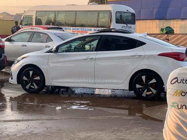 Hyundai Elantra 2011 White