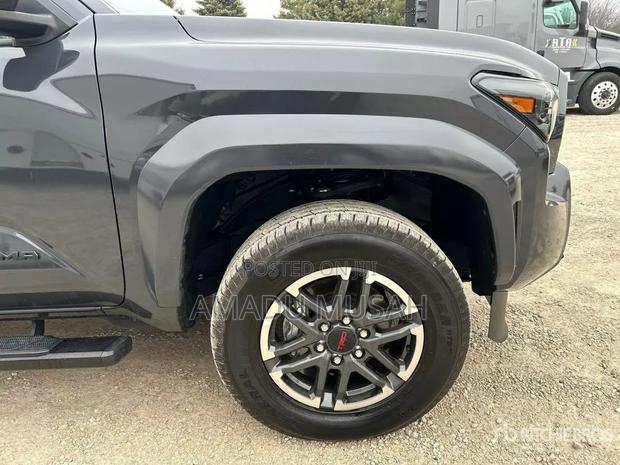 Toyota Tacoma 2025 Gray