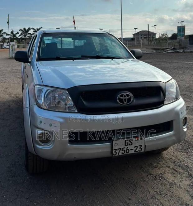Toyota Hilux 2010 Gray