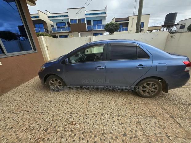 Toyota Belta 2012 Blue