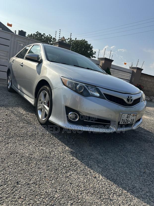 Toyota Camry SE 4dr Sedan (2.5L 4cyl 6A) 2014 Silver