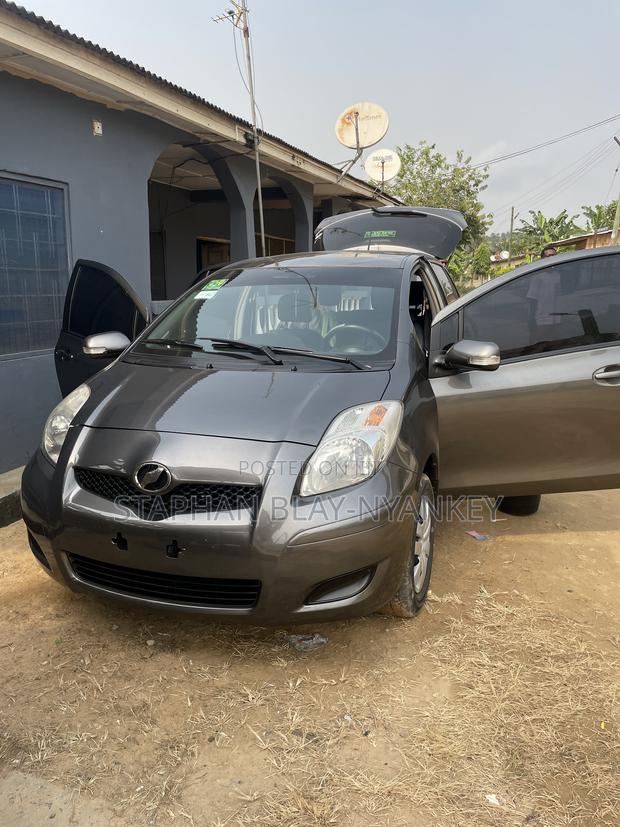 Toyota Vitz 1.3 AWD 5dr 2010 Gray