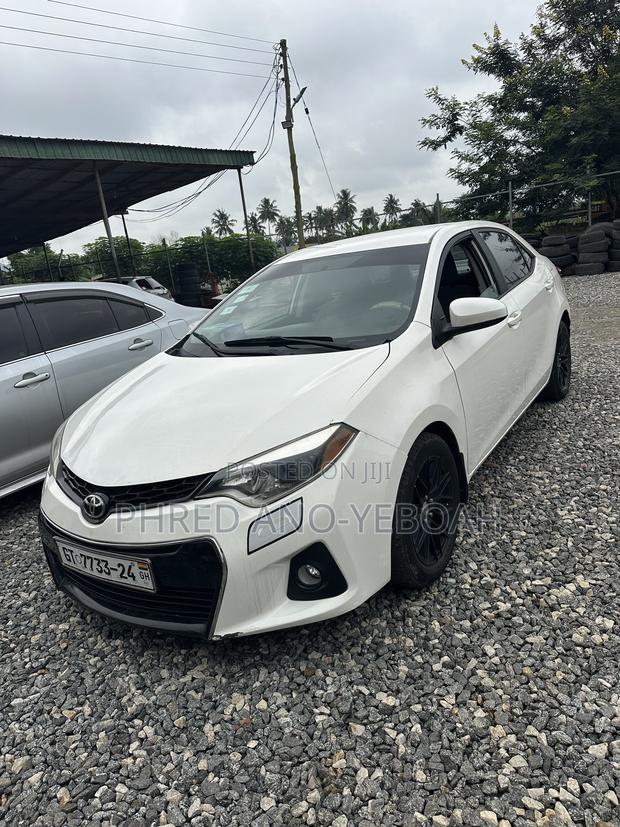 Toyota Corolla LE ECO Premium (1.8L 4cyl CVT) 2016 White