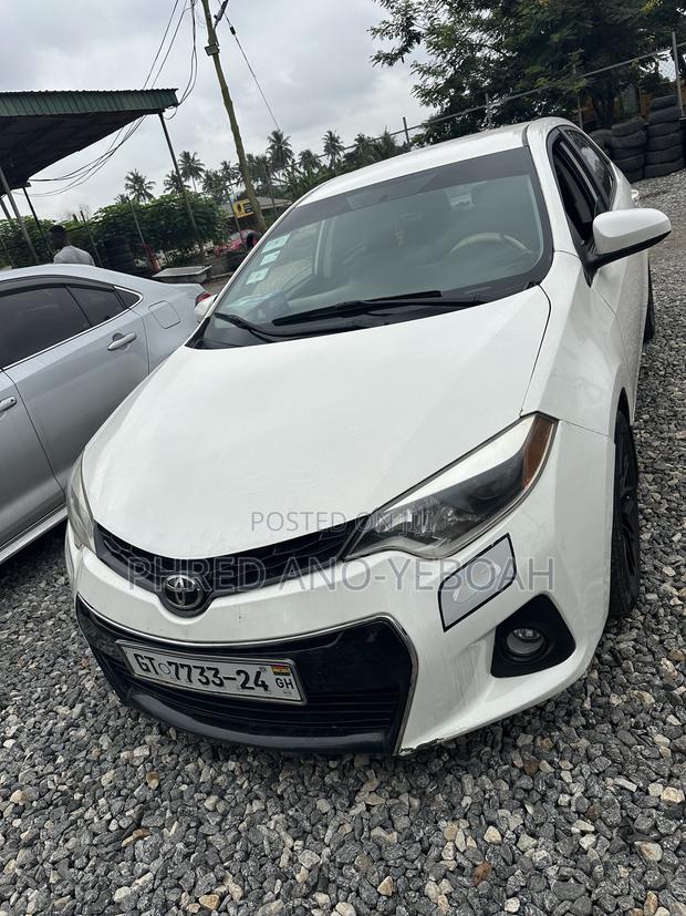 Toyota Corolla LE ECO Premium (1.8L 4cyl CVT) 2016 White