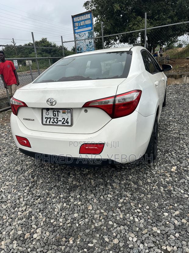 Toyota Corolla LE ECO Premium (1.8L 4cyl CVT) 2016 White